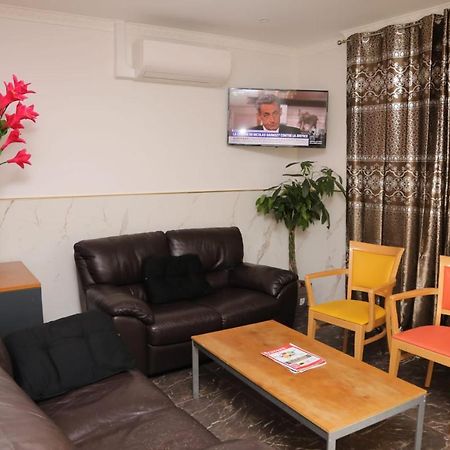 Hotel Le Privilege 라쿠르뇌브 외부 사진
