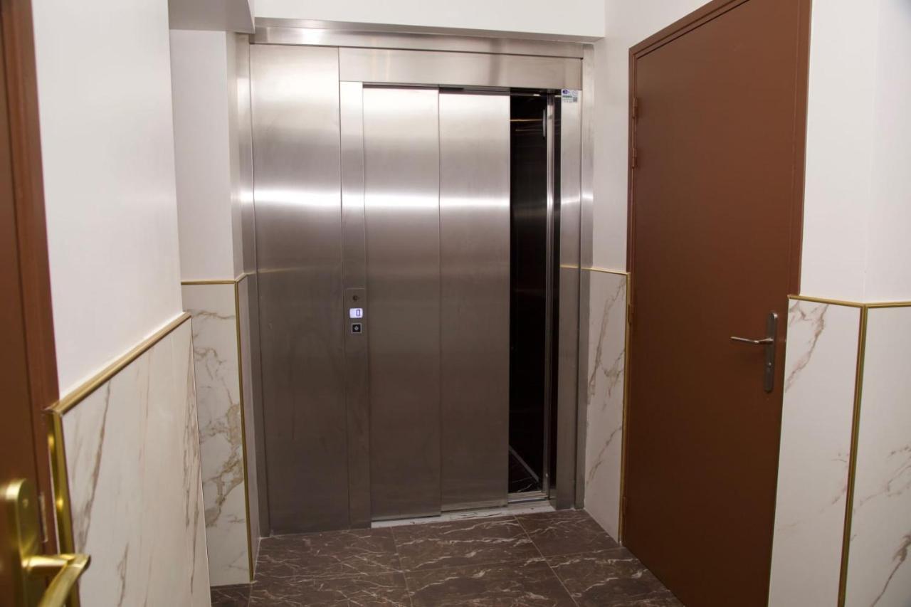 Hotel Le Privilege 라쿠르뇌브 외부 사진
