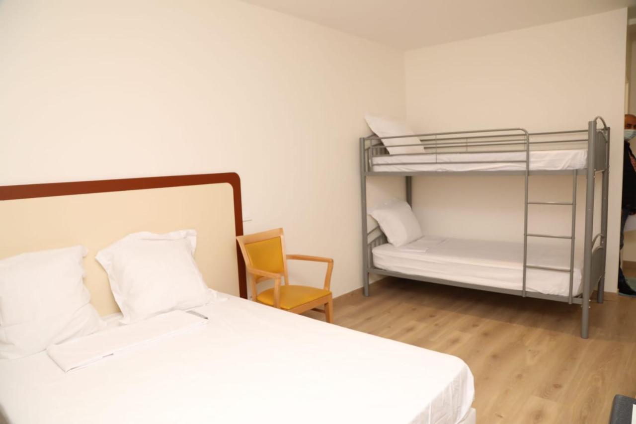 Hotel Le Privilege 라쿠르뇌브 외부 사진