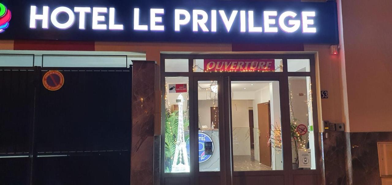 Hotel Le Privilege 라쿠르뇌브 외부 사진